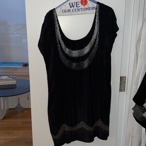 Navy blue above the knee dress with pockets!